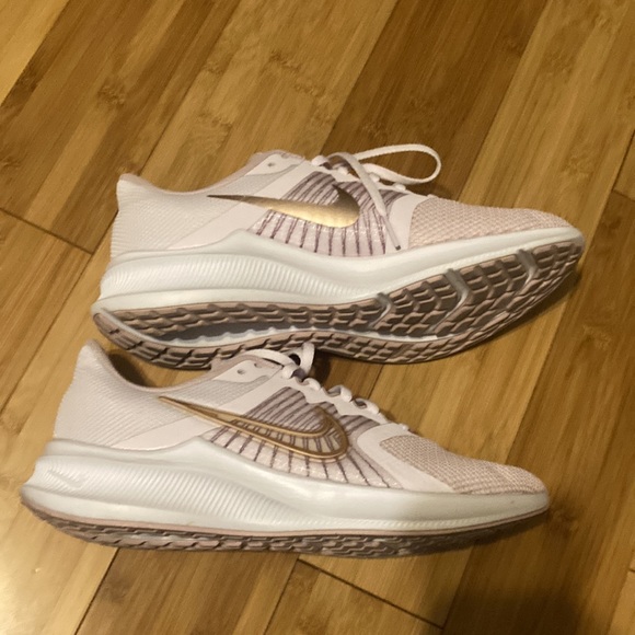 Nike Women’s Downshifter Size 9 Pink/Gold Running Sneakers - Picture 5 of 9